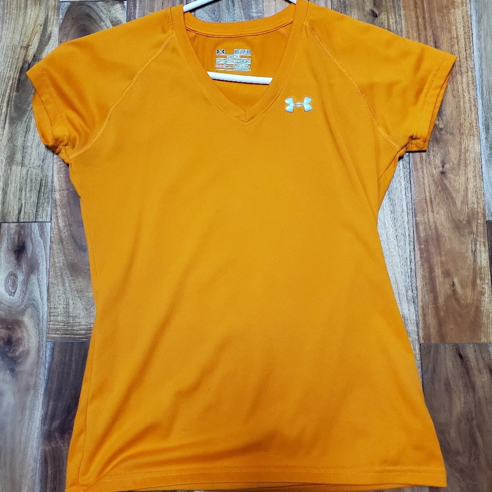 Under Armour womens tshirt